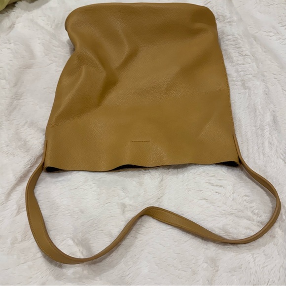 Anthropologie The Joss Elegant Tan Leather Bucket Tote Bag w/ Mini Pouch - Picture 6 of 11